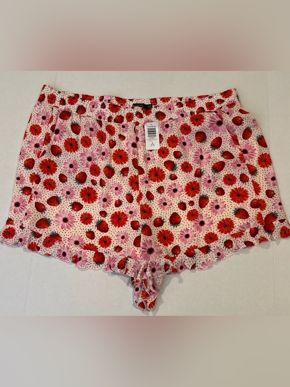 Torrid Retro Chic Strawberry Happy Daisy Ruffle Shorts Size 3 22 24 NEW